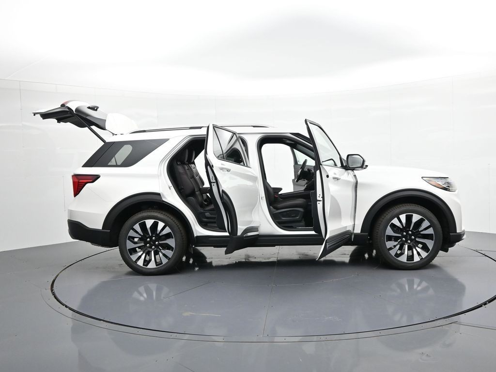Ford Explorer Vehicle Full-screen Gallery Image 35