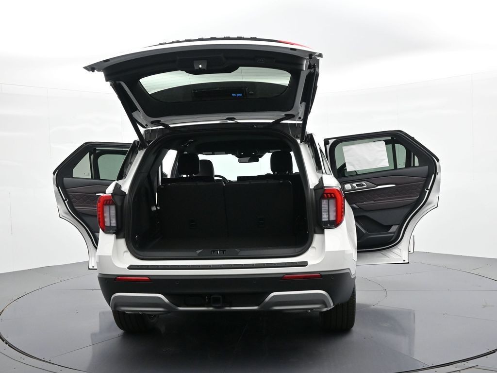 Ford Explorer Vehicle Full-screen Gallery Image 38
