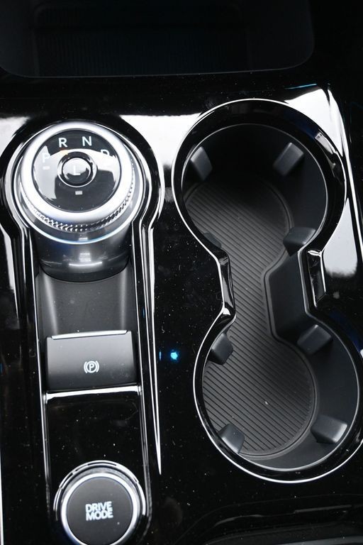 Ford Explorer Vehicle Full-screen Gallery Image 15