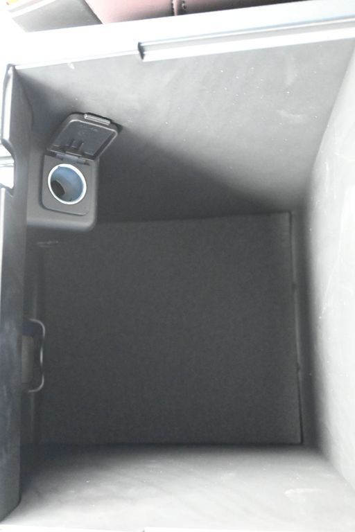 Ford Explorer Vehicle Full-screen Gallery Image 16