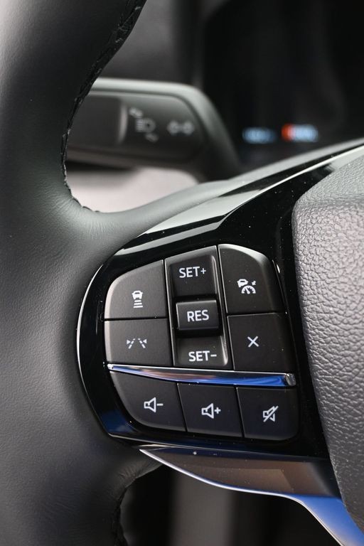 Ford Explorer Vehicle Full-screen Gallery Image 21