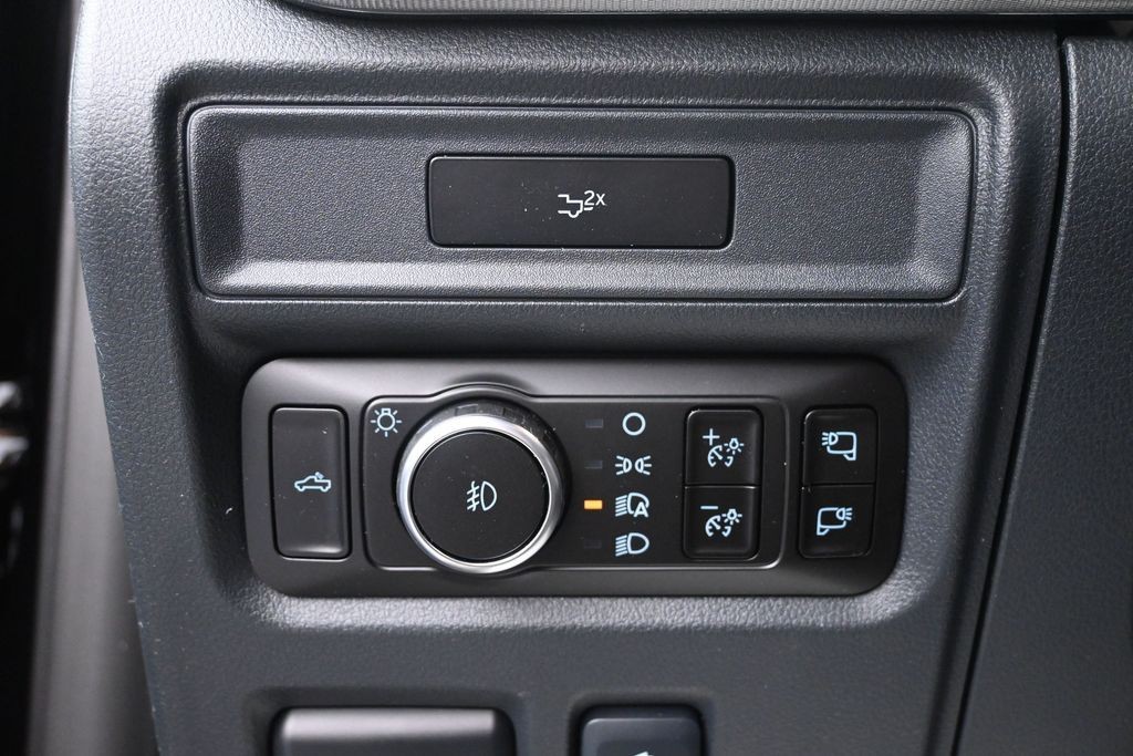 Ford F-150 Vehicle Full-screen Gallery Image 22
