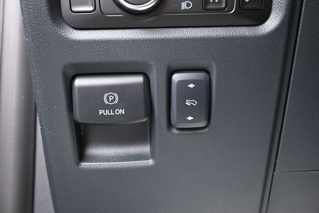 Ford F-150 Vehicle Full-screen Gallery Image 23