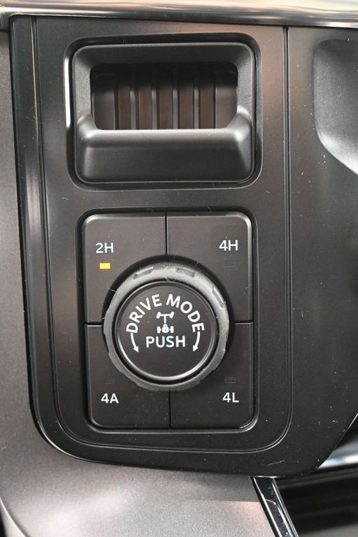 Ford F-150 Vehicle Full-screen Gallery Image 16