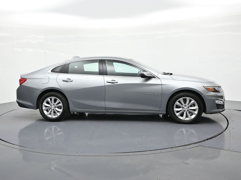 Chevrolet Malibu Vehicle Full-screen Gallery Image 05