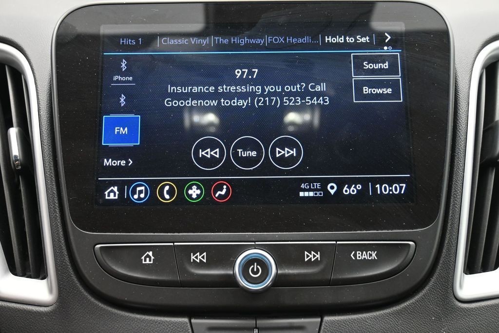 Chevrolet Malibu Vehicle Full-screen Gallery Image 11