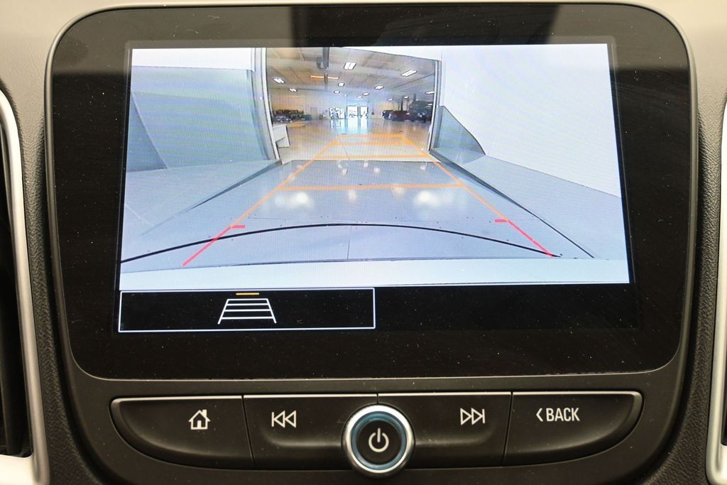 Chevrolet Malibu Vehicle Full-screen Gallery Image 12