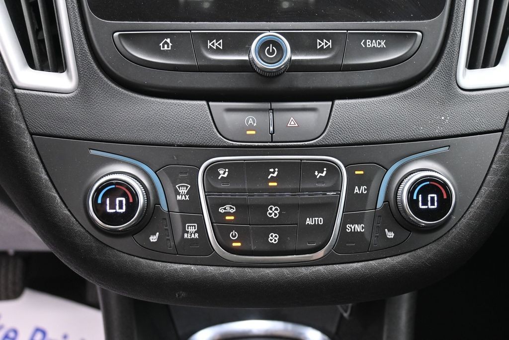 Chevrolet Malibu Vehicle Full-screen Gallery Image 13