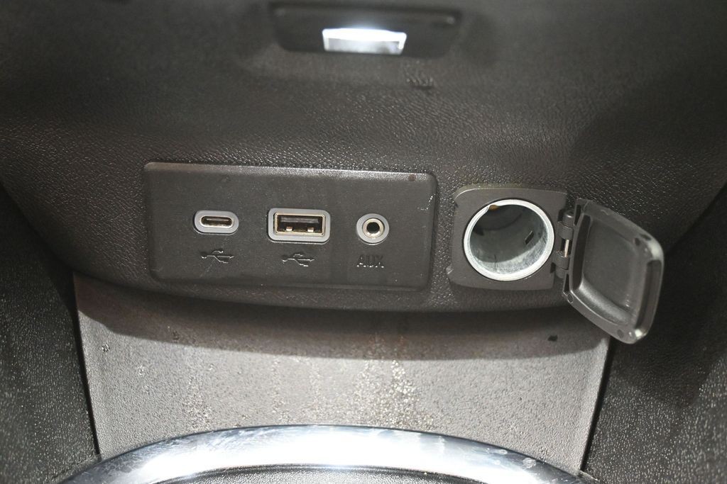 Chevrolet Malibu Vehicle Full-screen Gallery Image 14