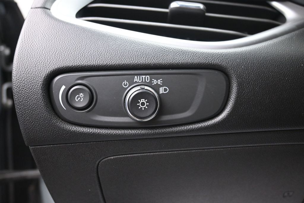 Chevrolet Malibu Vehicle Full-screen Gallery Image 19
