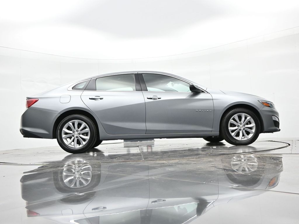 Chevrolet Malibu Vehicle Full-screen Gallery Image 30