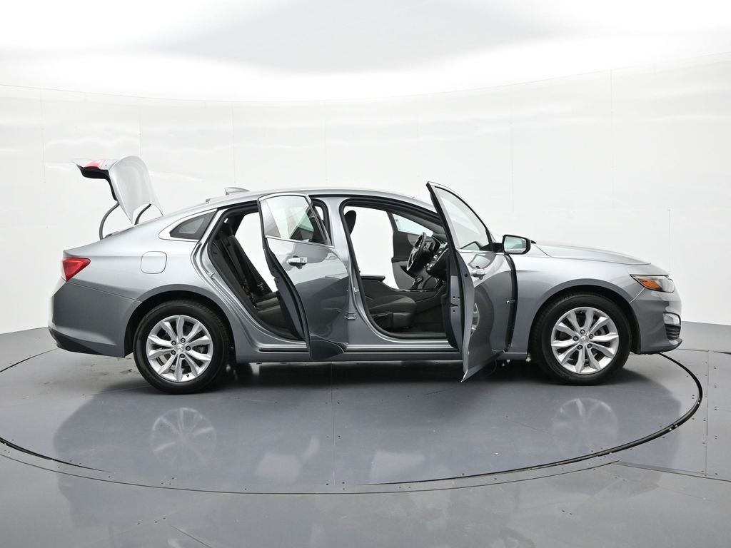 Chevrolet Malibu Vehicle Full-screen Gallery Image 31