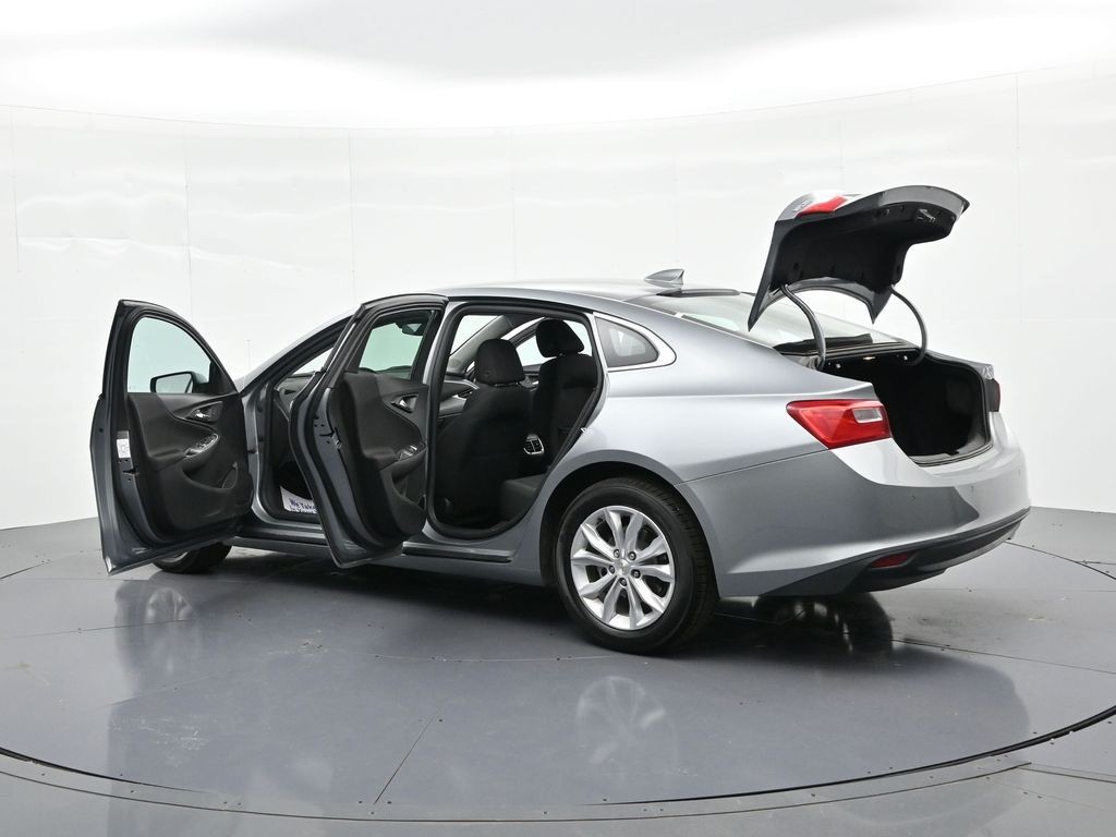 Chevrolet Malibu Vehicle Full-screen Gallery Image 32
