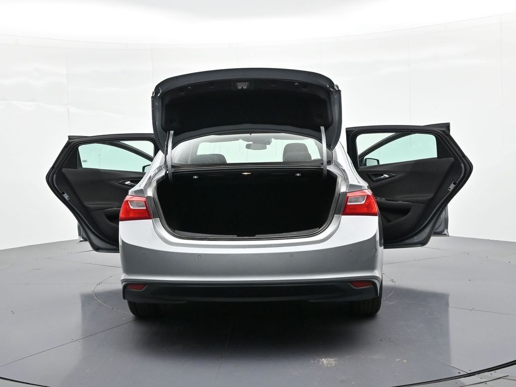 Chevrolet Malibu Vehicle Full-screen Gallery Image 34