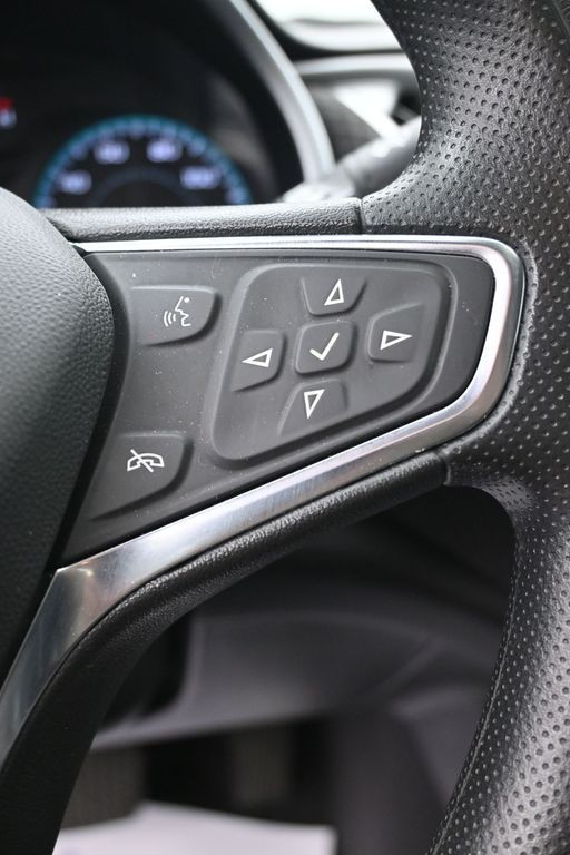 Chevrolet Malibu Vehicle Full-screen Gallery Image 17