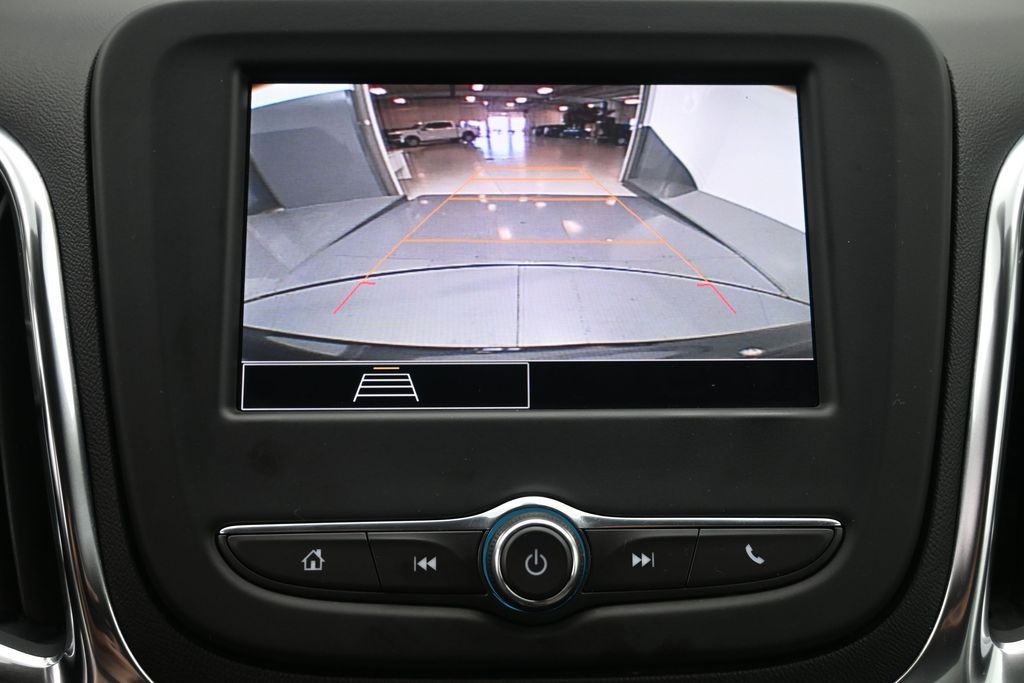 Chevrolet Equinox Vehicle Full-screen Gallery Image 12