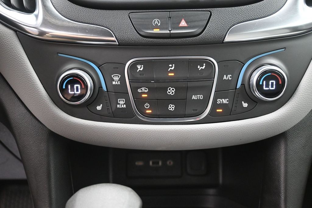 Chevrolet Equinox Vehicle Full-screen Gallery Image 13