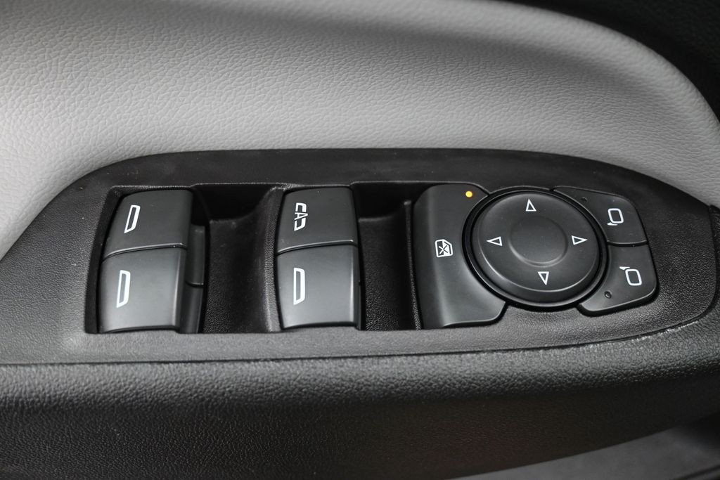 Chevrolet Equinox Vehicle Full-screen Gallery Image 20