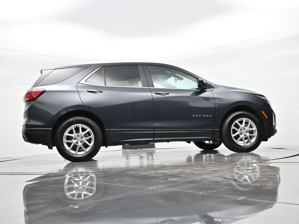 Chevrolet Equinox Vehicle Full-screen Gallery Image 30