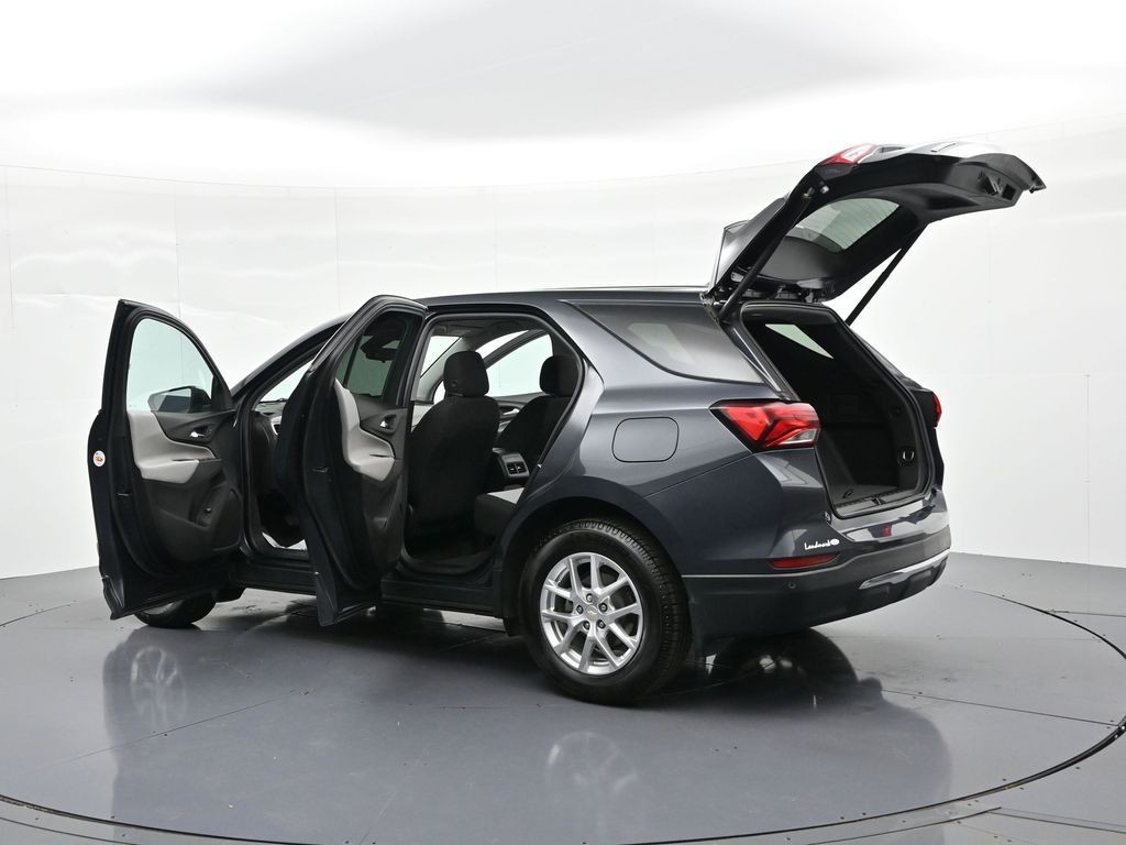 Chevrolet Equinox Vehicle Full-screen Gallery Image 32