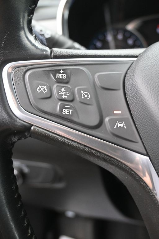 Chevrolet Equinox Vehicle Full-screen Gallery Image 17