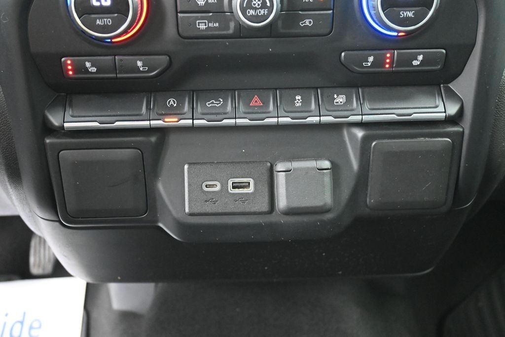 Chevrolet Silverado 1500 Vehicle Full-screen Gallery Image 14