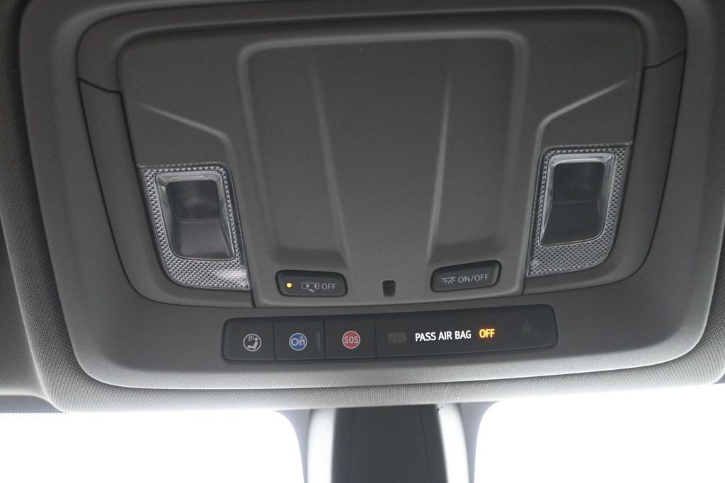Chevrolet Silverado 1500 Vehicle Full-screen Gallery Image 15