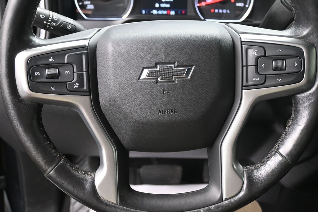Chevrolet Silverado 1500 Vehicle Full-screen Gallery Image 18