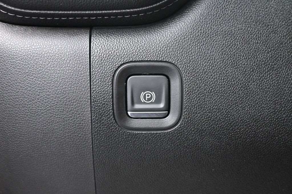 Chevrolet Silverado 1500 Vehicle Full-screen Gallery Image 20