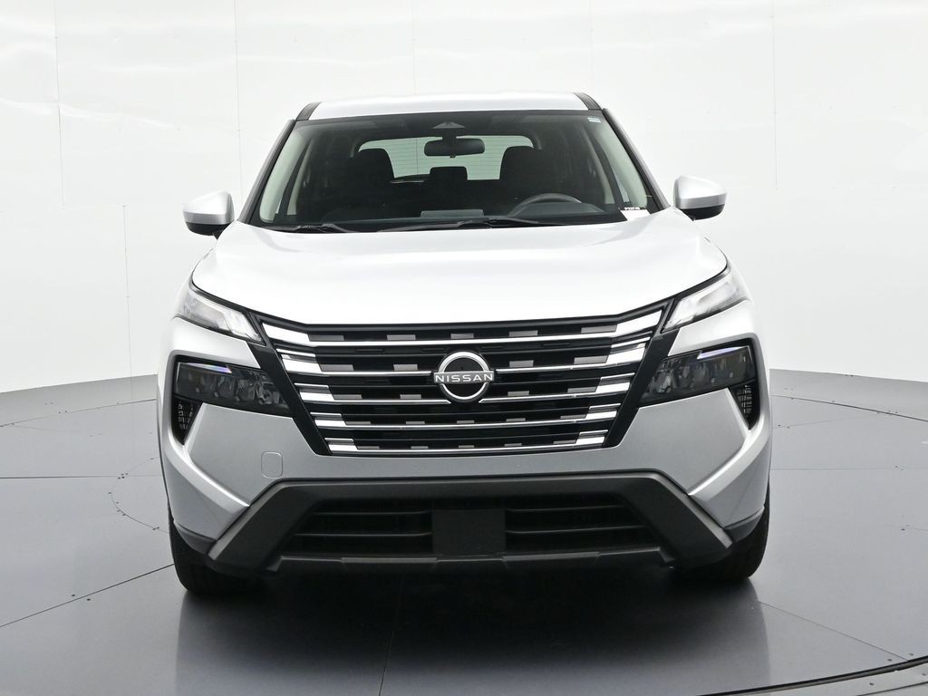 Nissan Rogue Vehicle Full-screen Gallery Image 03