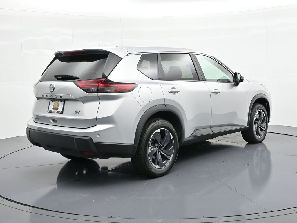 Nissan Rogue Vehicle Full-screen Gallery Image 06