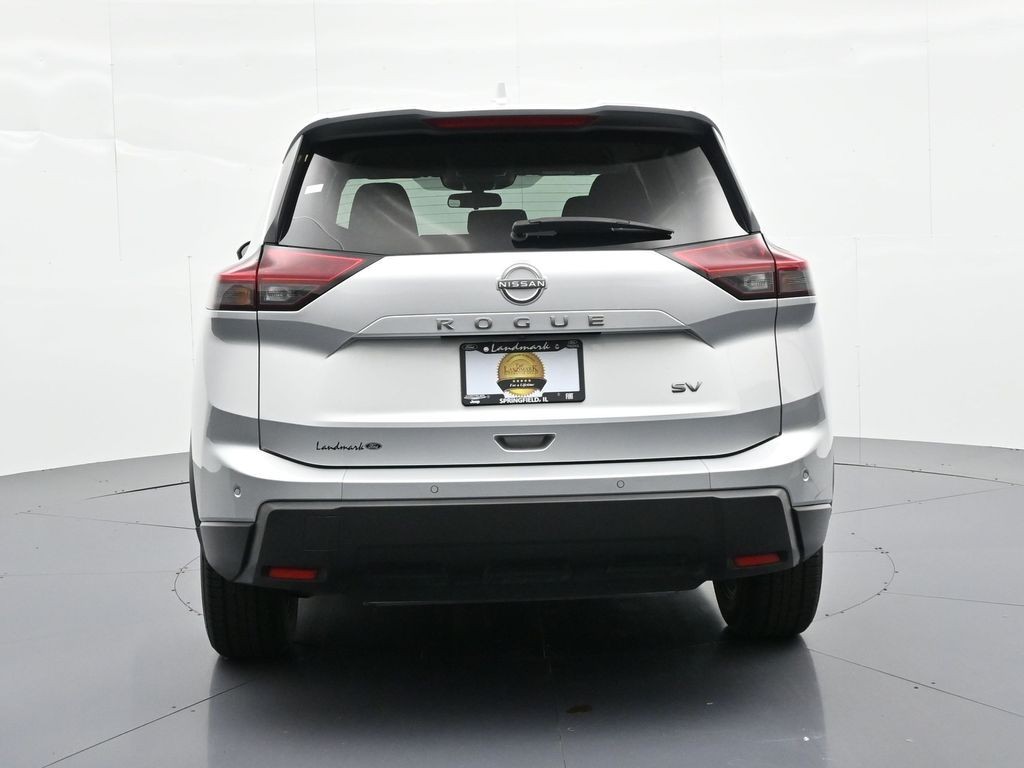 Nissan Rogue Vehicle Full-screen Gallery Image 07