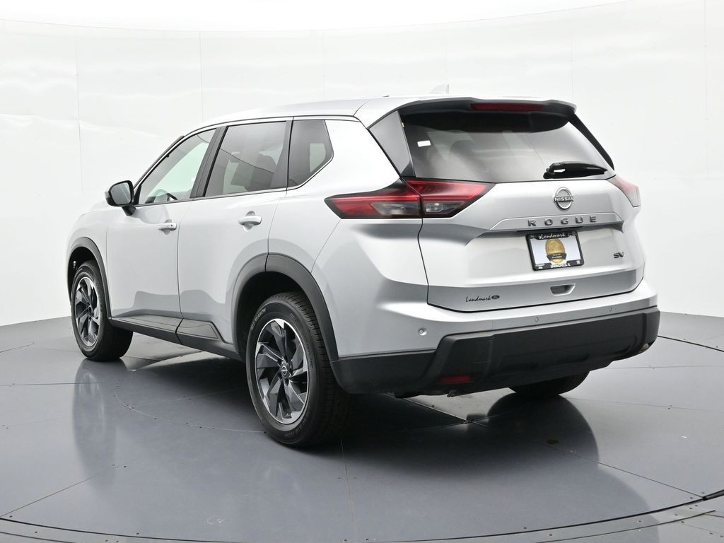 Nissan Rogue Vehicle Full-screen Gallery Image 08