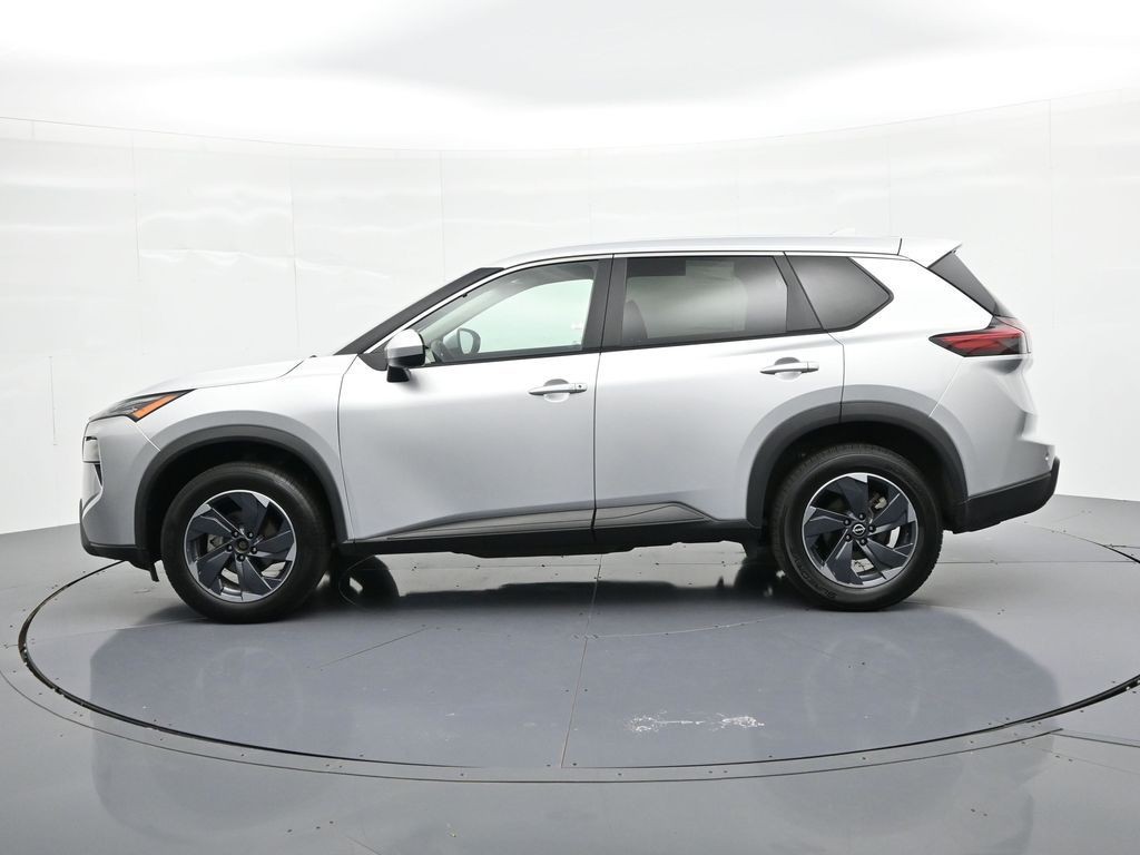Nissan Rogue Vehicle Full-screen Gallery Image 09