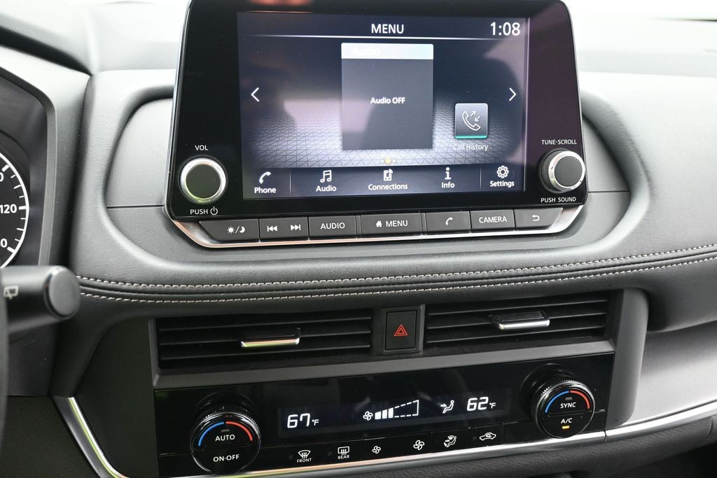 Nissan Rogue Vehicle Full-screen Gallery Image 10