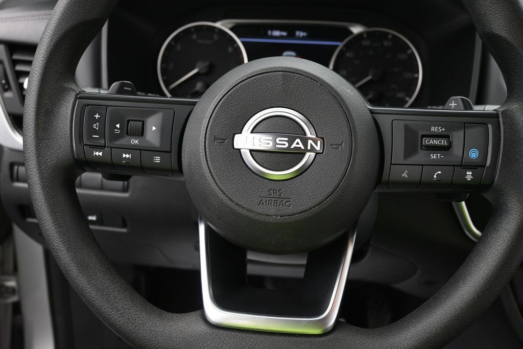 Nissan Rogue Vehicle Full-screen Gallery Image 11