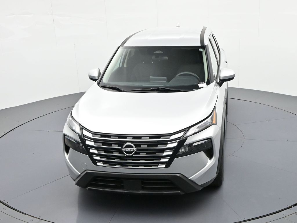 Nissan Rogue Vehicle Full-screen Gallery Image 15