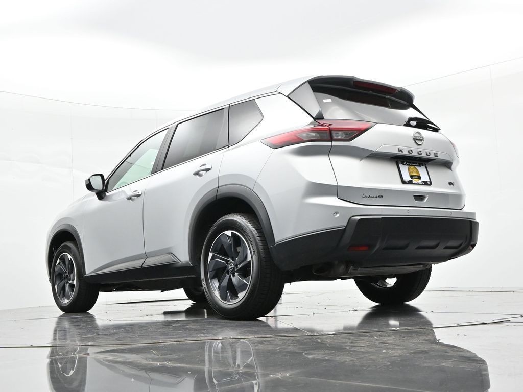 Nissan Rogue Vehicle Full-screen Gallery Image 18