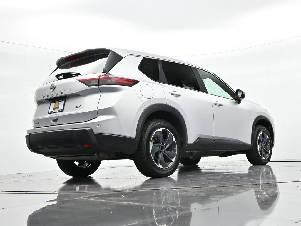 Nissan Rogue Vehicle Full-screen Gallery Image 20