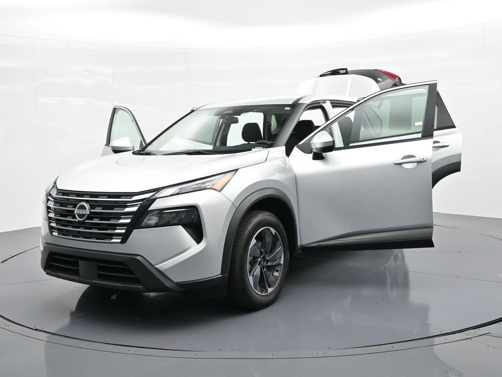 Nissan Rogue Vehicle Full-screen Gallery Image 24