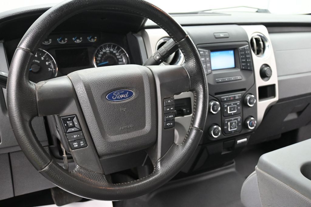 Ford F-150 Vehicle Full-screen Gallery Image 10