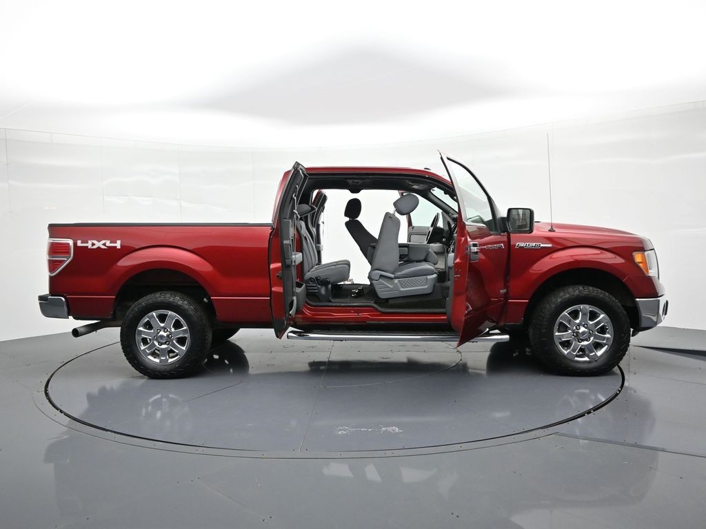 Ford F-150 Vehicle Full-screen Gallery Image 19