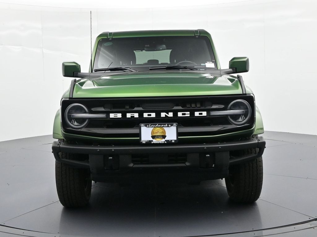 Ford Bronco Vehicle Full-screen Gallery Image 3