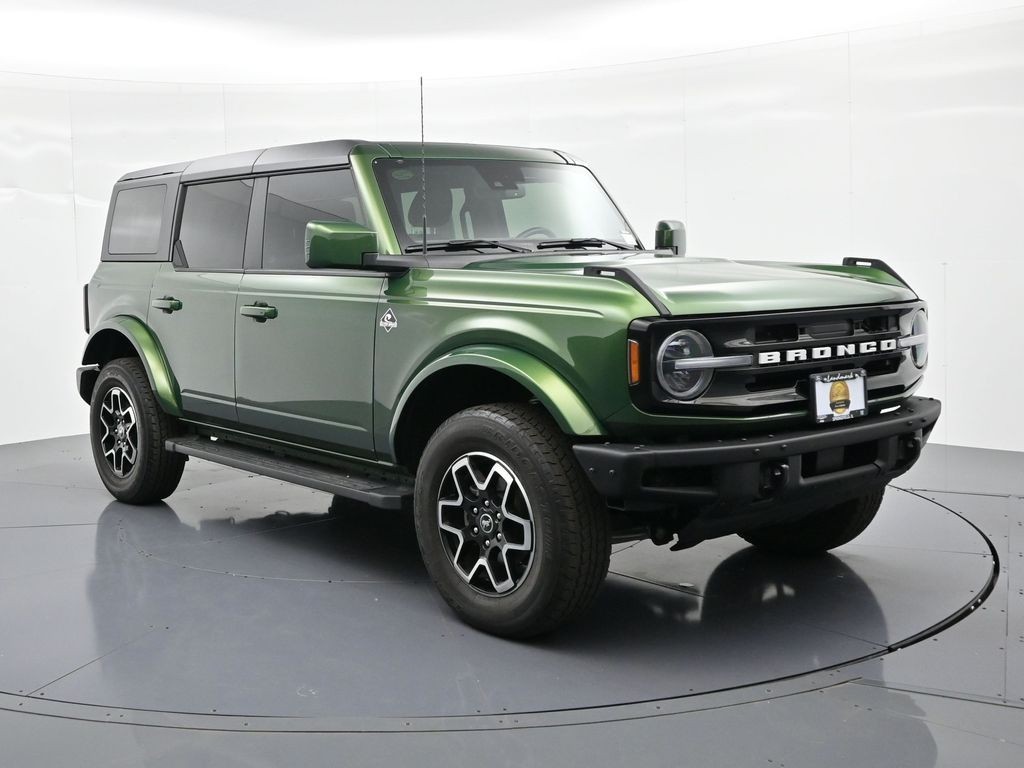 Ford Bronco Vehicle Full-screen Gallery Image 4