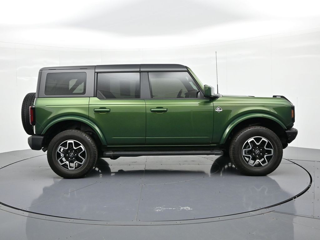Ford Bronco Vehicle Full-screen Gallery Image 5