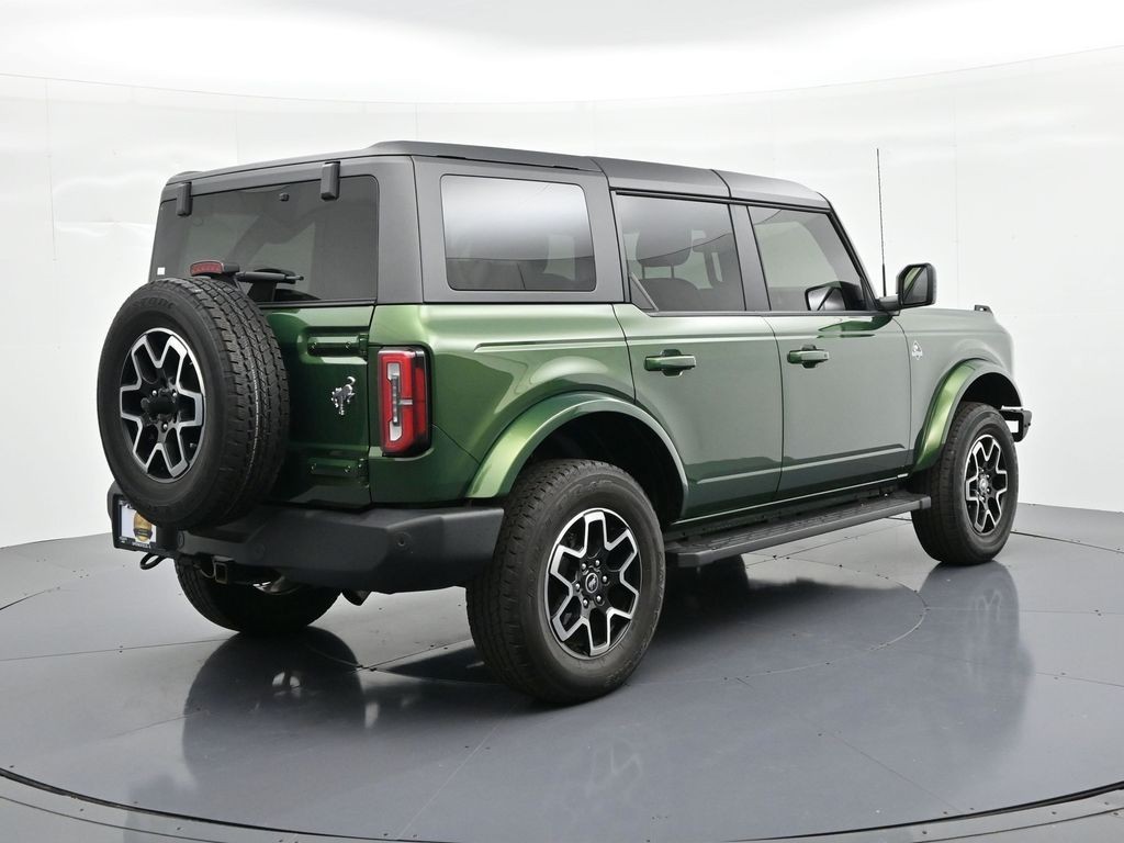 Ford Bronco Vehicle Full-screen Gallery Image 6