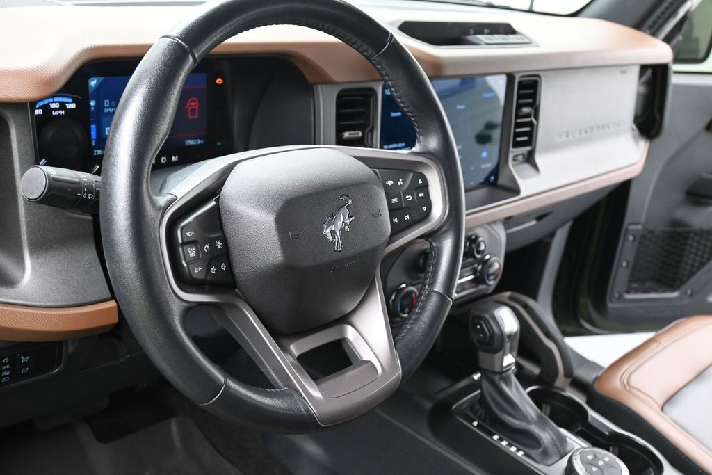 Ford Bronco Vehicle Full-screen Gallery Image 10