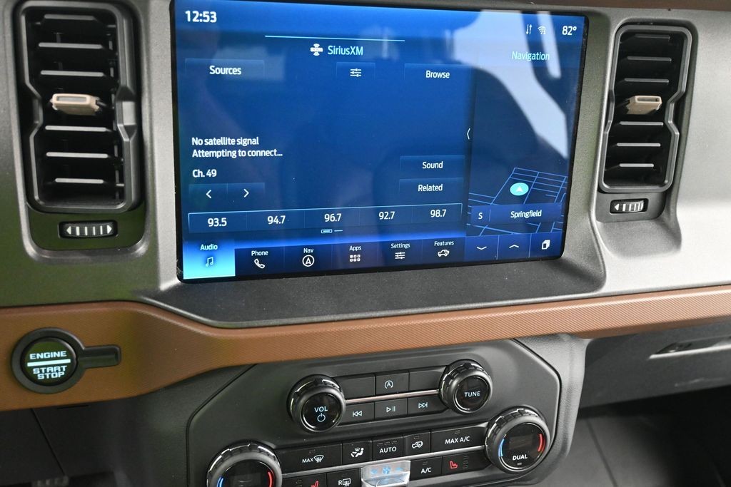 Ford Bronco Vehicle Full-screen Gallery Image 11