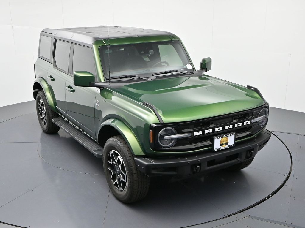 Ford Bronco Vehicle Full-screen Gallery Image 13