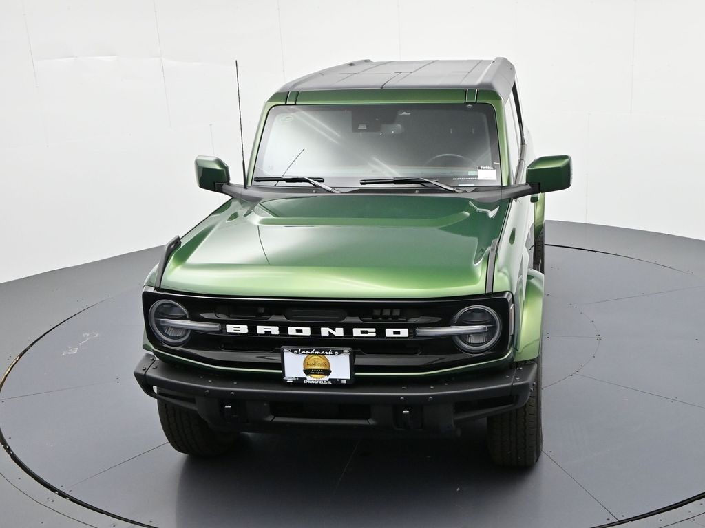 Ford Bronco Vehicle Full-screen Gallery Image 14